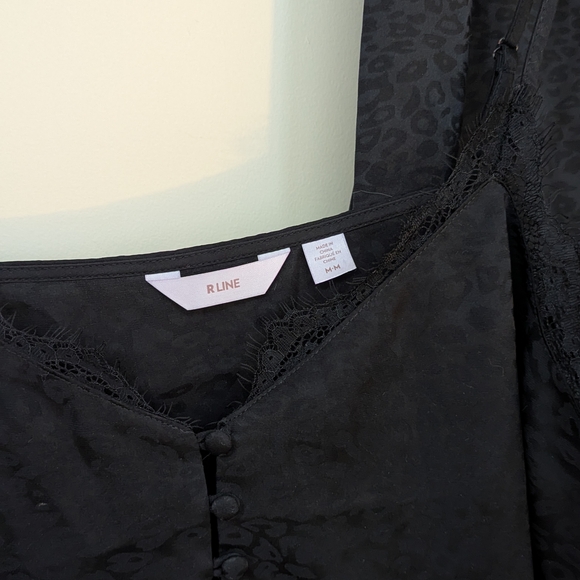 Elegant Black Lace Trim Sleepwear Set - Picture 3 of 5